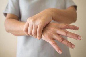 Parkinson Hastalığının Başlangıç Evresindeki En Erken 7 Belirtisi