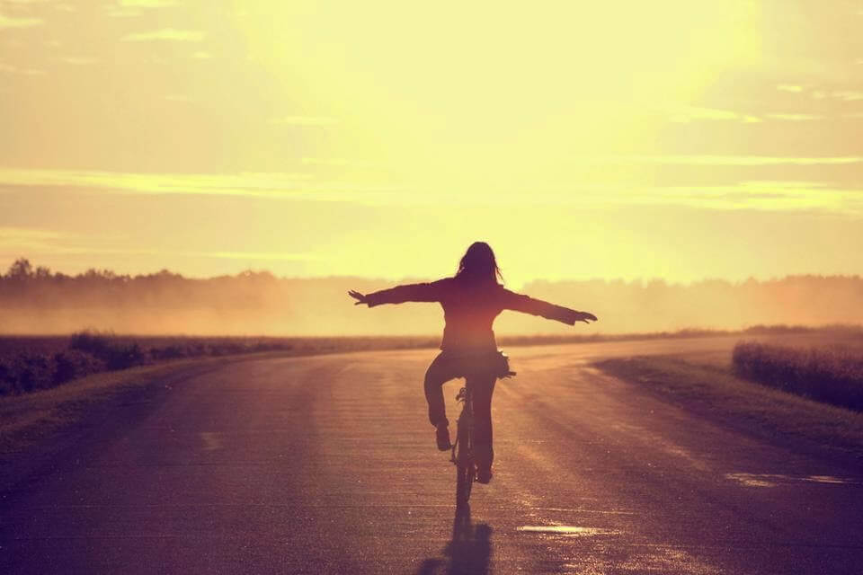 gün batımında bisiklet