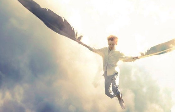 Kanatlarıyla uçan çocuk