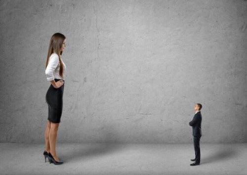 büyük kadın küçük adam