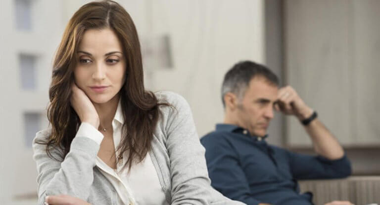endişeli kadın ve adam