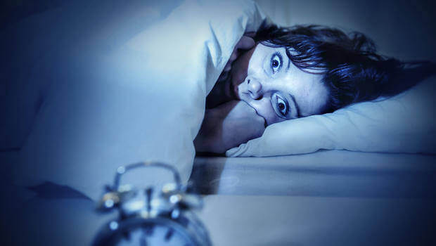 kadın uykuda korkuyor