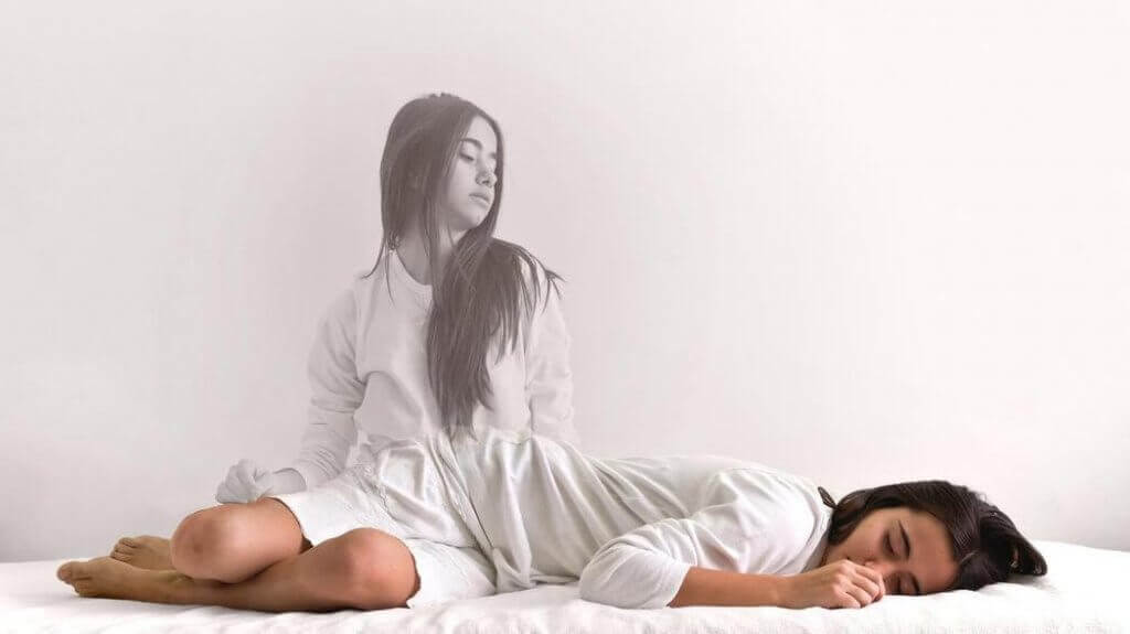 kadın rüyasında kendini görüyor