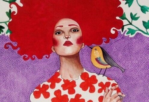 Kırmızı saçlı ve kuşlu kadın