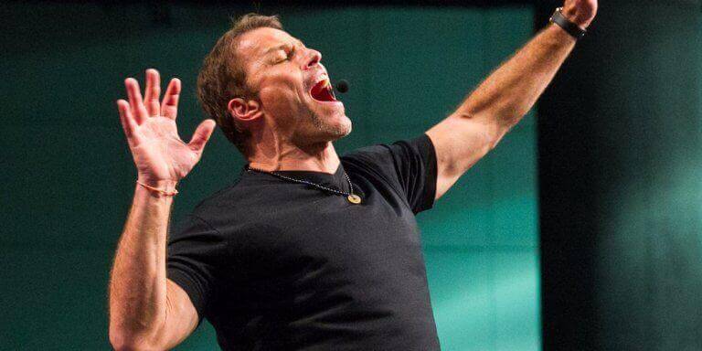 Tony Robbins bağırıyor