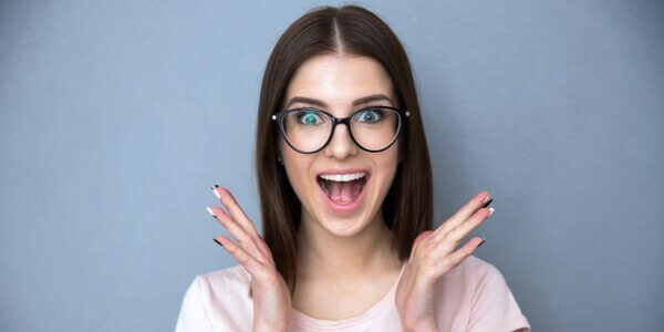 temel duygular ve şaşıran kadın