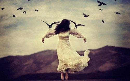 kuşlarla uçan kız