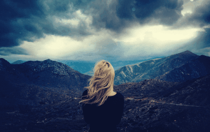 Kendine Zarar Veren Birinin 7 Özelliği