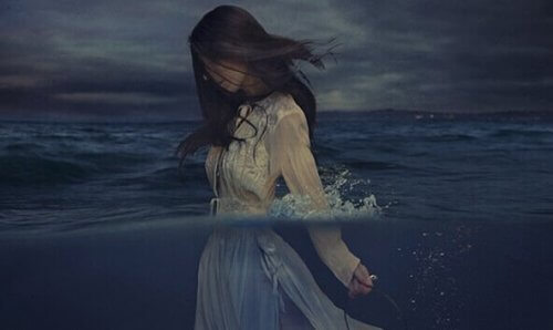 bulutlar arasındaki kız