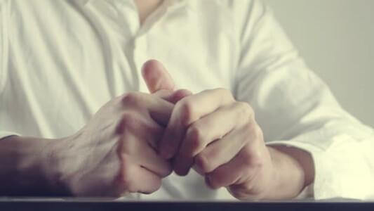 anksiyete belirtisi olan eller