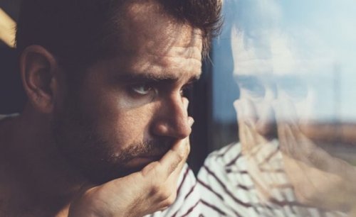 sıkıntı içinde bir adam