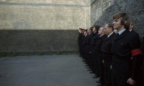 otomatik portakal duvar sahnesi