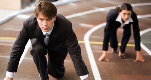 adam ve kadın yarışıyor