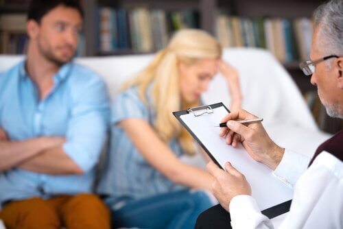 çift terapiye gitmiş