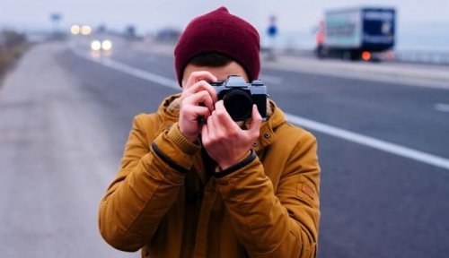 fotoğraf çeken adam