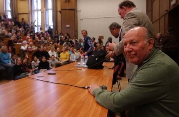 Imre Kertesz bir konferansta