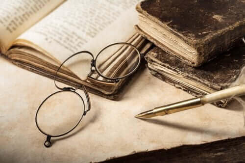 gözlük ve kitaplar