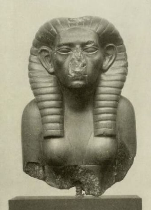 Berlin'deki Mısır Müzesindeki bir Sobekneferu heykeli.