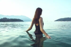 Gereksiz Tüketim İçimizdeki Boşlukları Doldurabilir Mi?