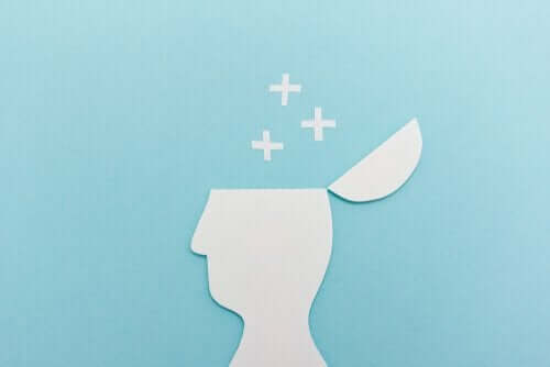 Kafatası açık, kafasından artı işaretleri çıkan bir insan çizimi.