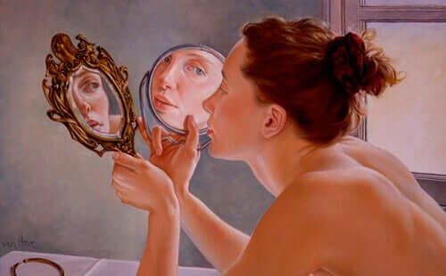 Aynaya bakan bir kadın çizimi.