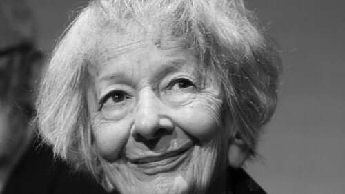 Wisława Szymborska'nın yaşlılığından bir fotoğraf.