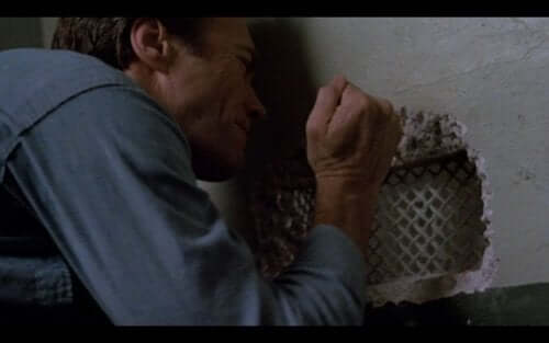 Clint Eastwood hapishane duvarını kazma sahnesi.