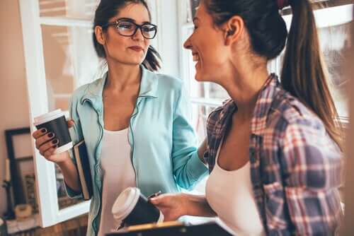 Kahve içen arkadaşlar