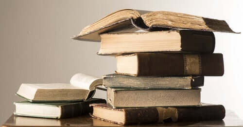 Eski kitaplar bir arada