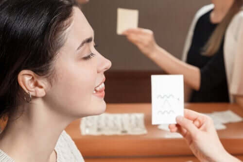 ses çalışan kadın