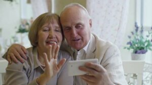 Karantina Sırasında Dedeleriniz ve Ninelerinizle İletişimde Kalmak