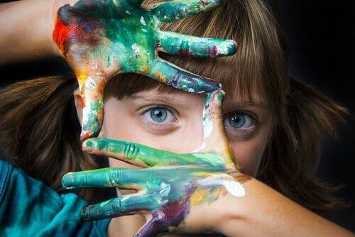 Çocuğunuzun yaratıcılığını geliştirmek için aktif katılım göstermelisiniz.