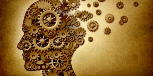 Dişlilerden oluşturulmuş bir insan kafası figürü.