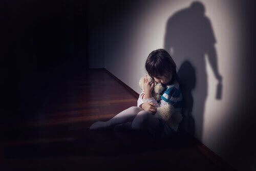 Çocukluk travmaları ruhsal bozukluklara yol açıyor