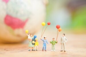 Aile Özellikleri, Mitler ve Etkileri