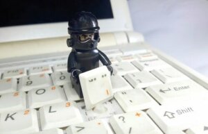 İnternet Dolandırıcılığı Psikolojisi: E-mail'ler Tehlikeli Olduğunda