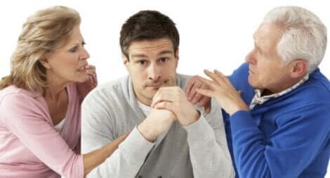 Yetişkin cocuklar ve ailelerinin onlar üzerine tartışmaları