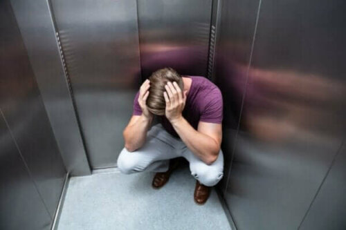 Asansör Fobisi: Nedenleri ve Belirtileri