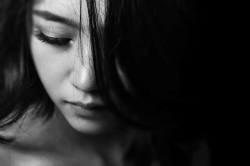 Özsaygı ve HIV arasındaki bağ önemli sonuçlara yol açıyor.