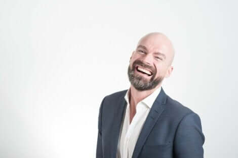 Güzel bir gülüş büyük bir karizma katar