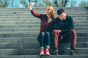 Sosyal Ağlar ve Patolojik Mesafe