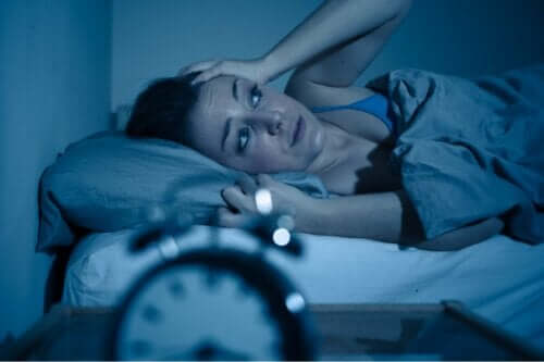 Gece kaygı durumu ve uyuyamayan bir kadın