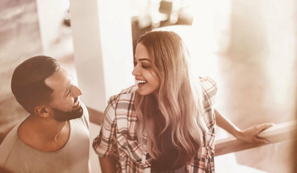 Birine güvenip güvenemeyeceğinizi başkalarının hakkında nasıl konuştuğuna bakarak anlayabilirsiniz.