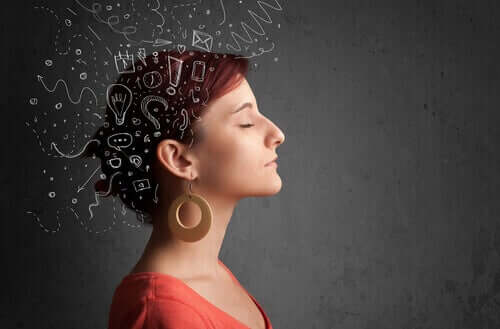 çok düşünen kadın