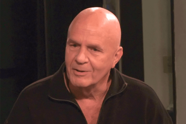 Wayne Dyer, portakal metaforu kullanarak içimizdekileri keşfetmeyi öneriyor.
