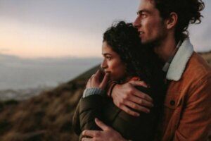 İleriye Dönük Nostalji: Şimdiki Anı Eksik Yaşamak