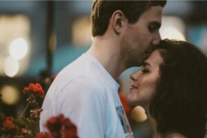 Sevgilinizin Sizi Gerçekten Önemsediğinin İşaretleri