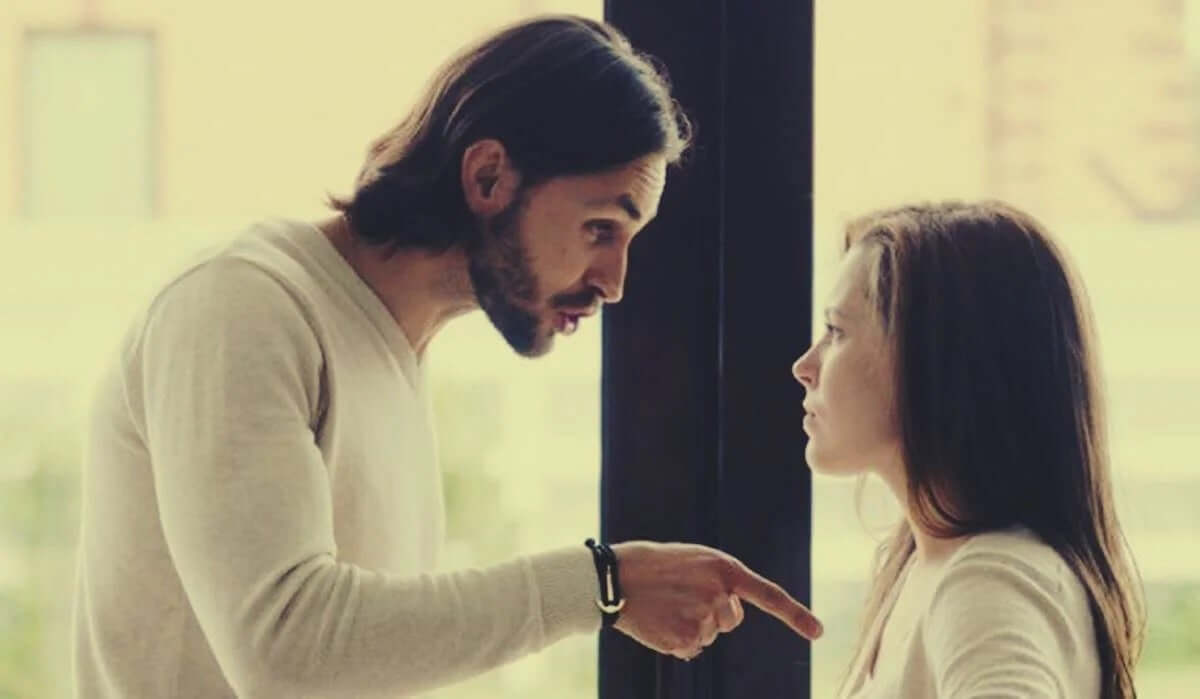 eşine kafa tutan adam