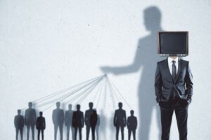 Üç Siyasi Propaganda Taktiği