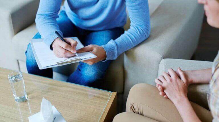 not alan mavi giysili insan